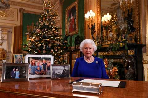 Queen ‘regretfully’ CANCELS Christmas party with Royal Family over Omicron fears