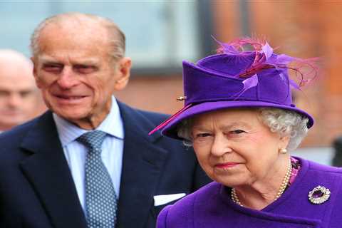 Royal Family ‘won’t let the Queen spend Christmas alone’ as she spends first festive season without ..