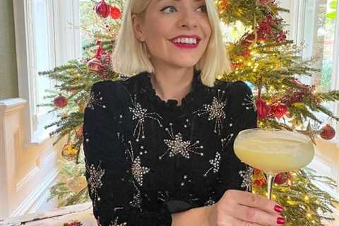 Holly Willoughby enjoys a boozy Snowball cocktail as she gears up for her first This Morning..