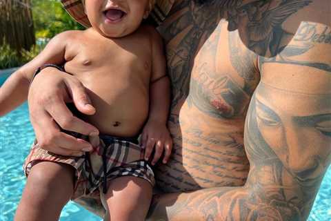 Teen Mom Cheyenne Floyd’s fiance Zach Davis & baby Ace, 7 months, twin in Burberry swimsuits on ..