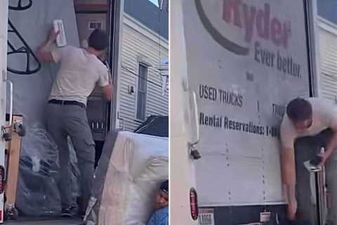 'Scam' Movers Lock Customer in Back of Truck After Refusing to Release Belongings