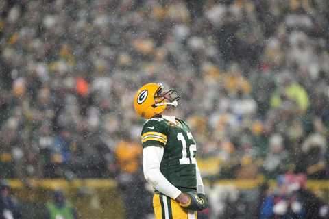 Aaron Rodgers’ Eyebrow-Raising Actions After Green Bay’s Playoff Loss Might Hint at His Return to..