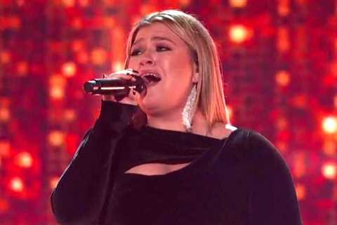 Watch Kelly Clarkson Sing I Will Always Love You at ACM Awards