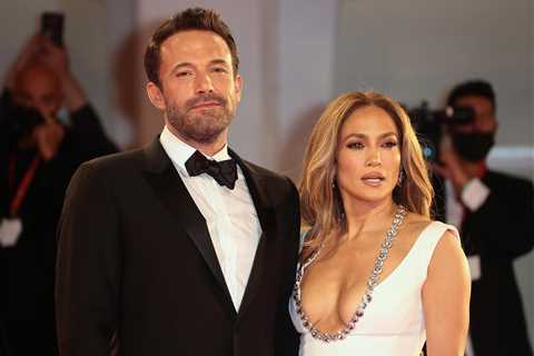 Jennifer Lopez & Ben Affleck Are Engaged – AGAIN!  Behold the ring!