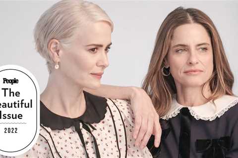 Sarah Paulson on “Incredibly Grounding” Friendship With Amanda Peet: “It’s Just Home to Me” | PEOPLE