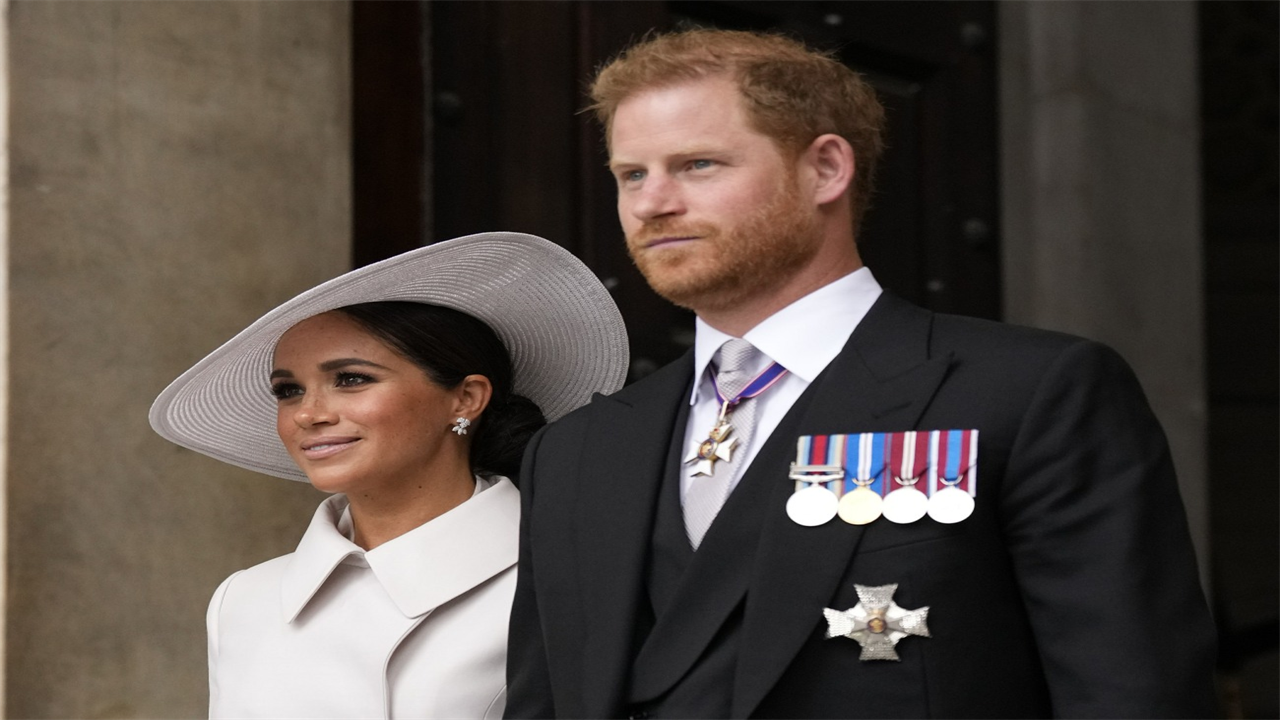 bitchy |  The Sussexes “didn’t even ask for photos” with the Queen during their two visits