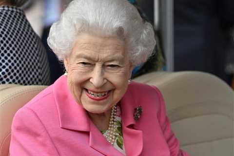 The Over-The-Top Way Queen Elizabeth Eats Bananas And Other Fruit