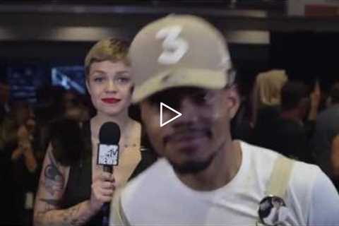 Beyoncé Photobombs Chance the Rapper Backstage 2016 Video Music Awards MTV #beyonce