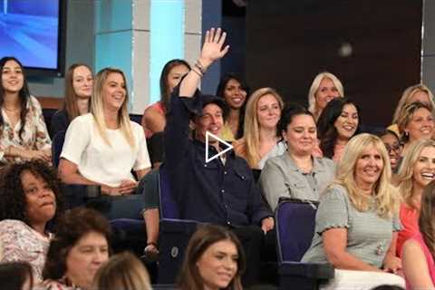 Superfan Brad Pitt Distracts Ellen While Sitting in the Audience