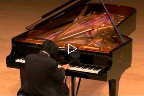 Pianist in tears!!!. Most moving piano performance.