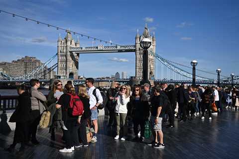 Queue to see the Queen’s coffin begins early shutdown as thousands wait 14 hours