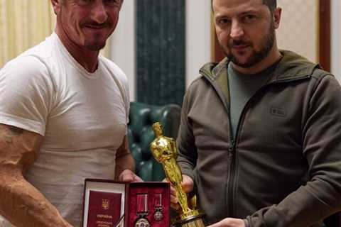 Sean Penn Loans Oscar Statuette to Ukrainian President Volodymyr Zelenskyy