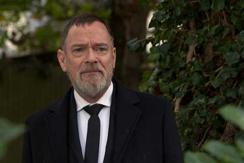 EastEnders fans ‘work out’ identity of Ian Beale’s mystery lover