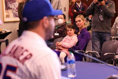 Kate Upton all smiles at Justin Verlander’s introductory Mets press conference