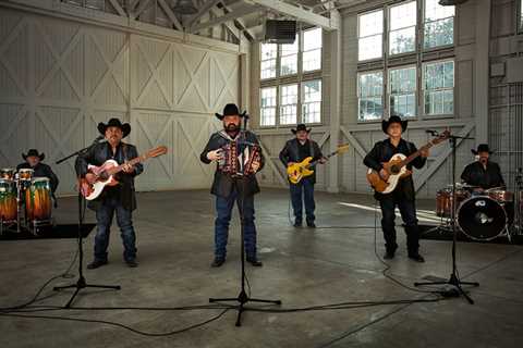 Intocable Leads Regional Mexican Airplay Chart With ‘Un Poquito Tuyo’