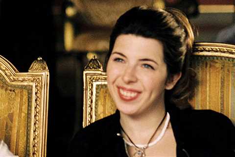 Jealous BFF In 'Princess Diaries' 'Memba Her?!