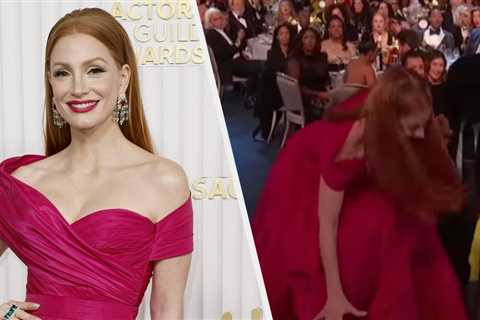 Jessica Chastain Says That Falling While Going Up The Stairs At The 2023 SAG Awards Wasn't So Bad