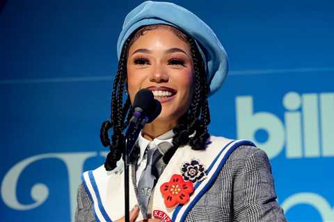 Coi LeRay Presents SZA With Billboard’s Women Of the Year At Billboard 2023 Women In Music Award