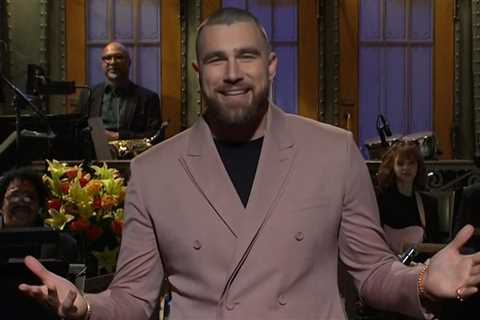 Travis Kelce Does Hilarious Patrick Mahomes Impression In 'SNL' Monologue