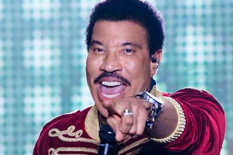 Lionel Richie Is Teaming Up With Earth, Wind & Fire for 2023 Sing a Song All Night Long Tour