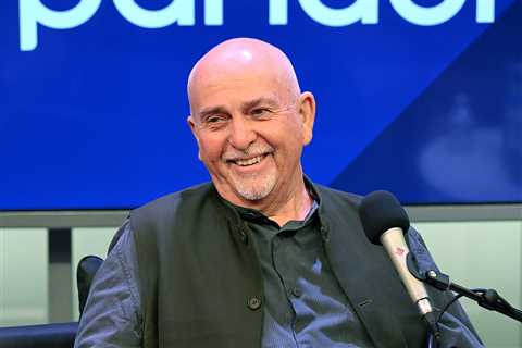 Why Peter Gabriel Doesn't Miss Being in a Band