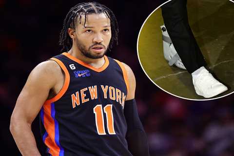 Knicks’ Jalen Brunson wears walking boot while missing second straight game