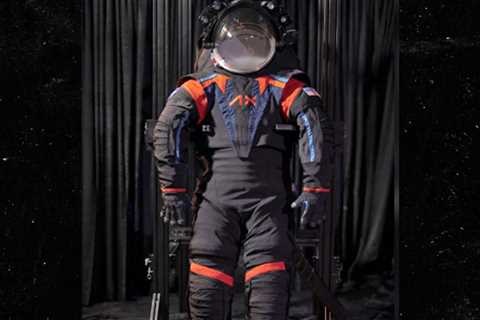 NASA, Axiom Space Unveil Brand New Spacesuits for Astronauts' Lunar Mission