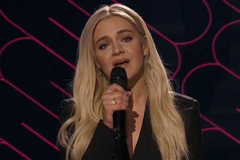 Kelsea Ballerini Opens CMT Awards with Tribute to Nashville Shooting Victims