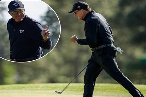 Phil Mickelson turns back clock as  Masters charge falls short in historic round