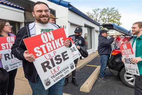 Illinois Dispensary Workers Strike When It Hurts the Most