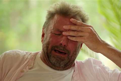 Martin Roberts breaks down in tears on Big Celebrity Detox as Chloe Veitch pretends she’s his late..