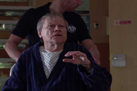 Roy Cropper undergoes lifesaving surgery as he finally reveals his true feelings in Coronation..