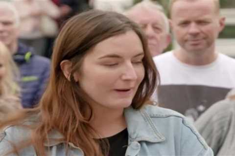 Antiques Roadshow guests gasps as she learns royal connection and true value of nan’s necklace