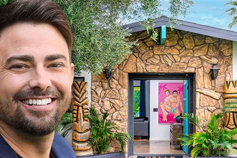 'Mean Girls' Star Jonathan Bennett Sells Palm Springs Home For $1 Million