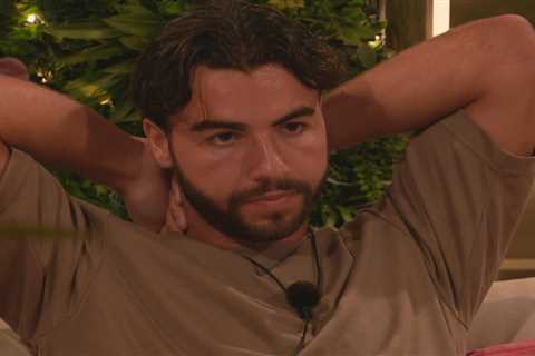 Love Island fans slam Sammy for ‘cruel’ behaviour after he brutally dumps Dennis Wise’s daughter..