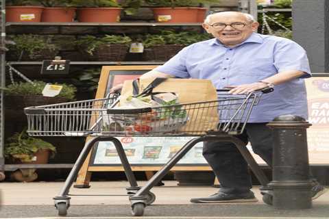 Coronation Street’s rarely seen Malcolm Hebden spotted shopping in Manchester – two years after..