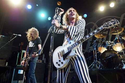Justin Hawkins on the Darkness' Early Days: 'It Was Pandemonium'