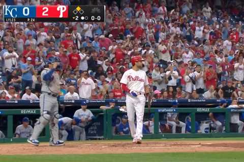 Trea Turner gets standing ovation amid disastrous Phillies season, but promptly lines out