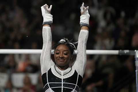 Simone Biles dazzles in return from 2-year layoff to dominate US Classic