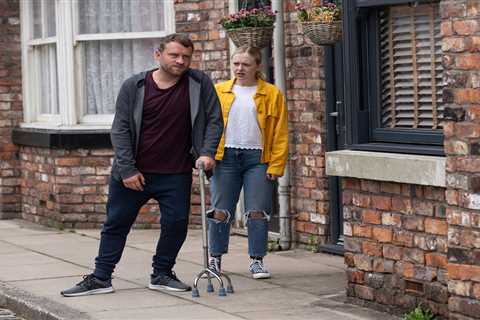 Paul Foreman discovers how long he has to live in harrowing Coronation Street moment