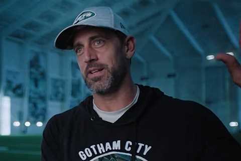 Aaron Rodgers Details UFO Sighting On 'Hard Knocks'