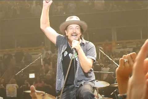 Watch Pearl Jam Close Chicago Show With a Cheap Trick Cover