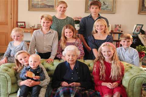 Princess Kate & Prince William share touching pic of late Queen with great-grandkids as they lead..