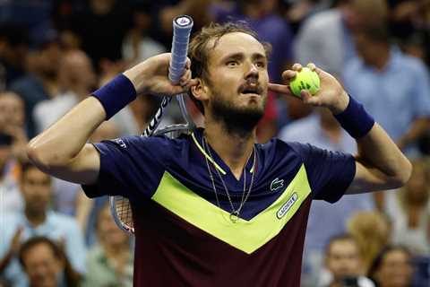 Daniil Medvedev knocks off No. 1 Carlos Alcaraz to advance to US Open final