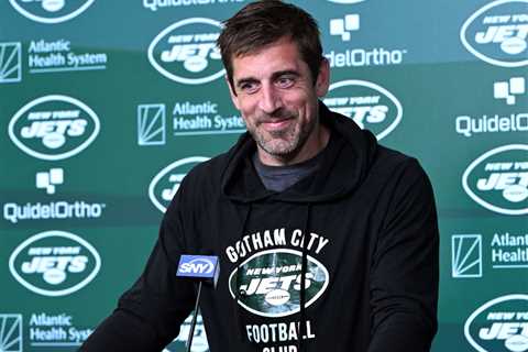 Aaron Rodgers visits Jets and will attend ‘Sunday Night Football’ game