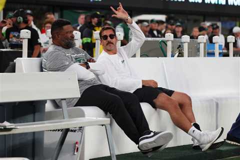 What Aaron Rodgers told the Jets in uplifting sideline return
