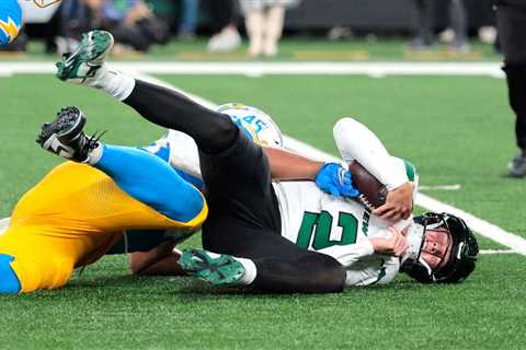 Jets offensive line battered by Chargers in ‘MNF’ blowout loss: ‘It’s definitely challenging’