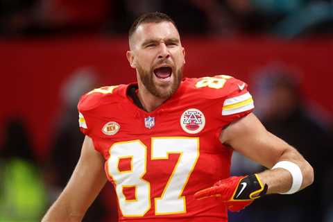 Travis Kelce starts Chiefs-Eagles smack talk with brother Jason early