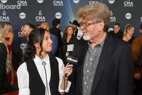 Mac McAnally on His Favorite Memory with Jimmy Buffett, Paying Tribute To Him & More | CMA..