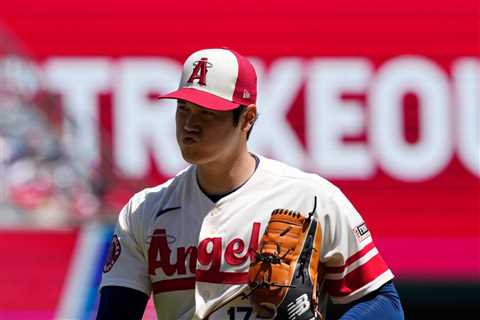 Shohei Ohtani donates 60,000 baseball gloves to kick off MLB free agency